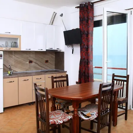 Edurres Beachfront Studio 6 دراس