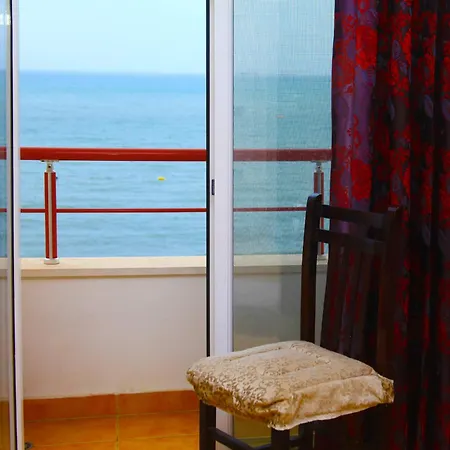Edurres Beachfront Studio 6 Aparthotel
